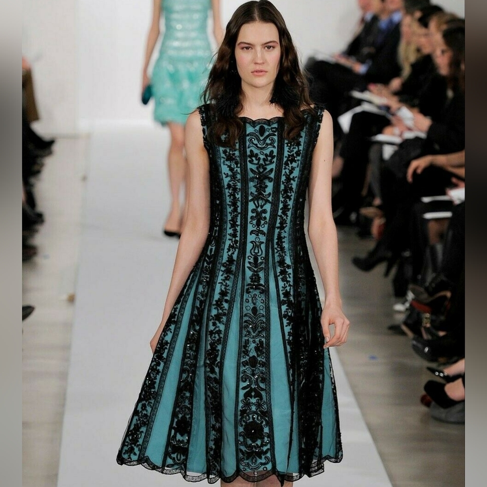 *$6,000 OSCAR DE LA RENTA EXCLU BEAD SILK FLORAL BLUE BLACK RUNWAY DRESS S